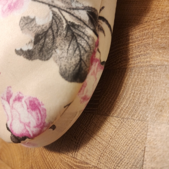 Victoria's Secret house slippers Size Large Pink Floral with fluffy pouf - Picture 5 of 16